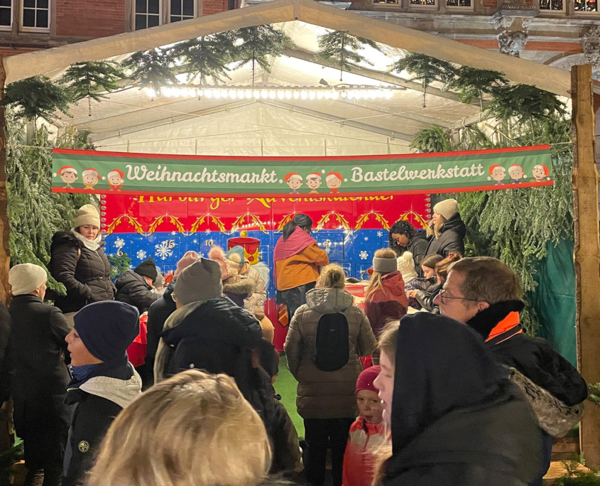 Harburger Weihnachtsmarkt auf dem Rathausplatz · Bastelwerkstatt