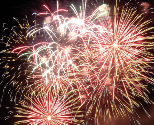 Harburger Weihnachtsmarkt auf dem Rathausplatz · Großes Feuerwerk