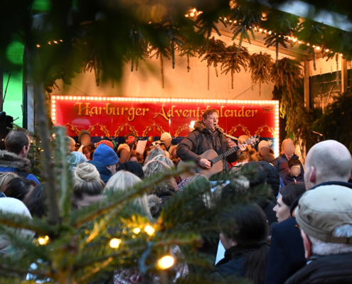 Harburger Weihnachtsmarkt auf dem Rathausplatz · Harburg singt!