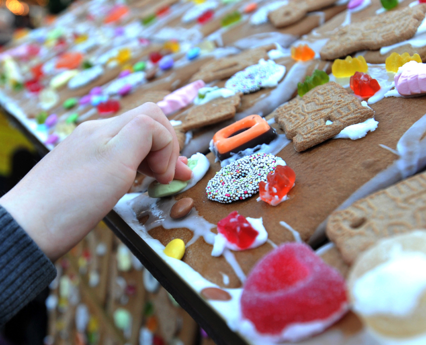 Harburger Weihnachtsmarkt auf dem Rathausplatz · Lebkuchenhaus